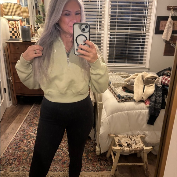 Nike zip Cropped Sweatshirt Womens XS Fit Green Long Sleeve - Picture 5 of 5